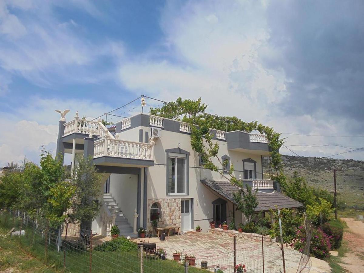Vila Viktori 사밀 외부 사진